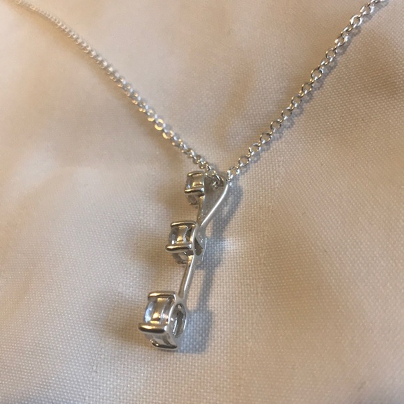 VINTAGE STERLING SILVER CZ PENDANT NECKLACE - Picture 7 of 7